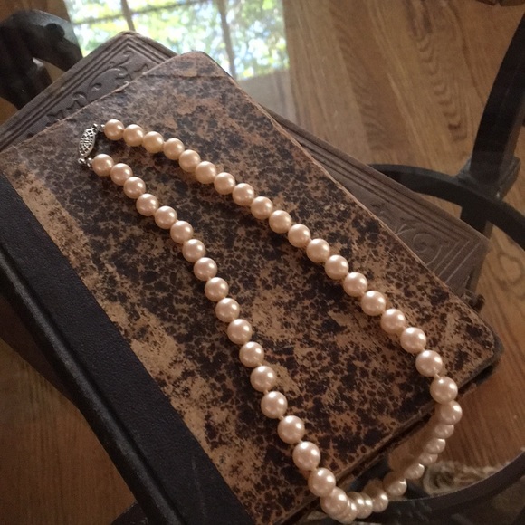 Other - Vintage Pearl Necklace